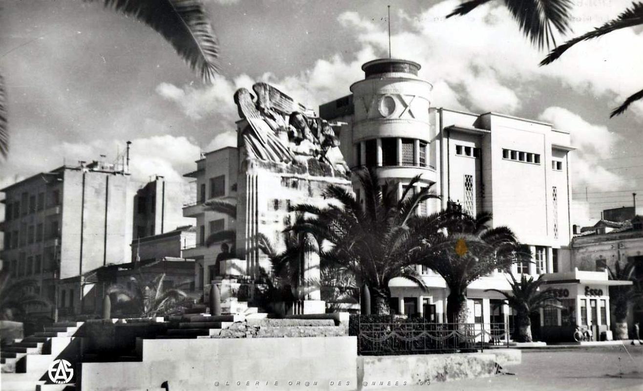 Sidi bel abbes 521- Monument aux morts- Cinema Le Vox COLLECTION DES AMIS DE ND DE SANTA CRUZ.jpg